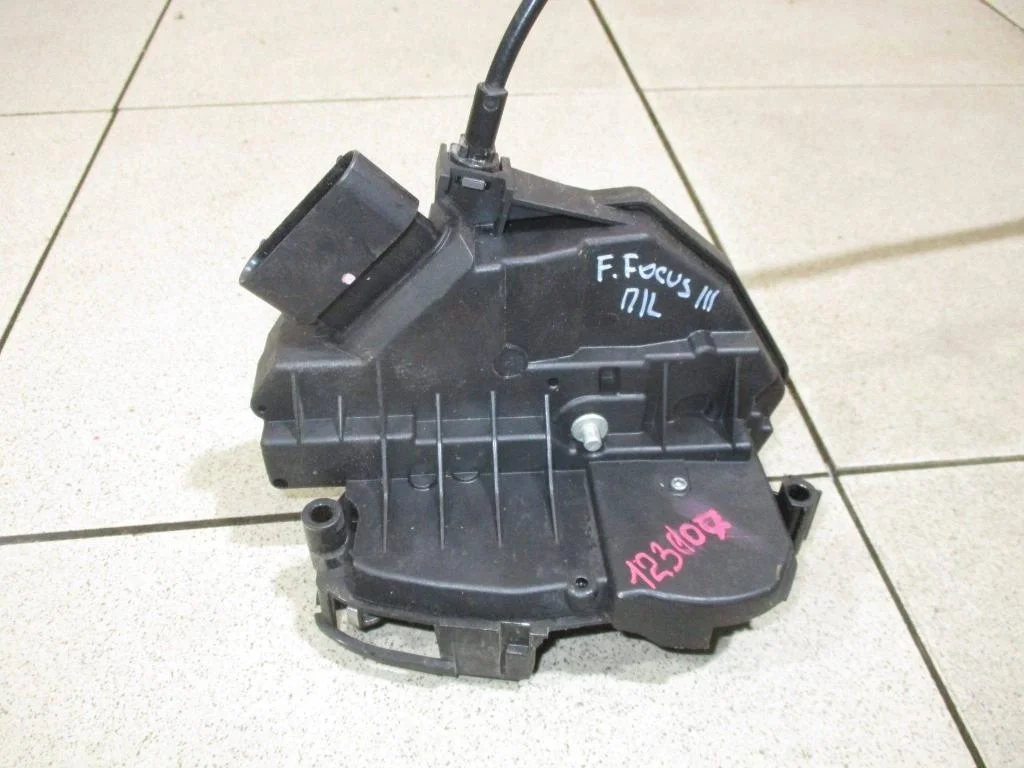 Замок двери передней левой Ford Focus 3