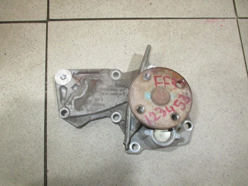 Насос водяной (помпа) Ford Focus 3