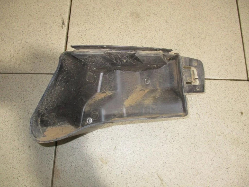 Кронштейн заднего бампера правый Ford Focus 3