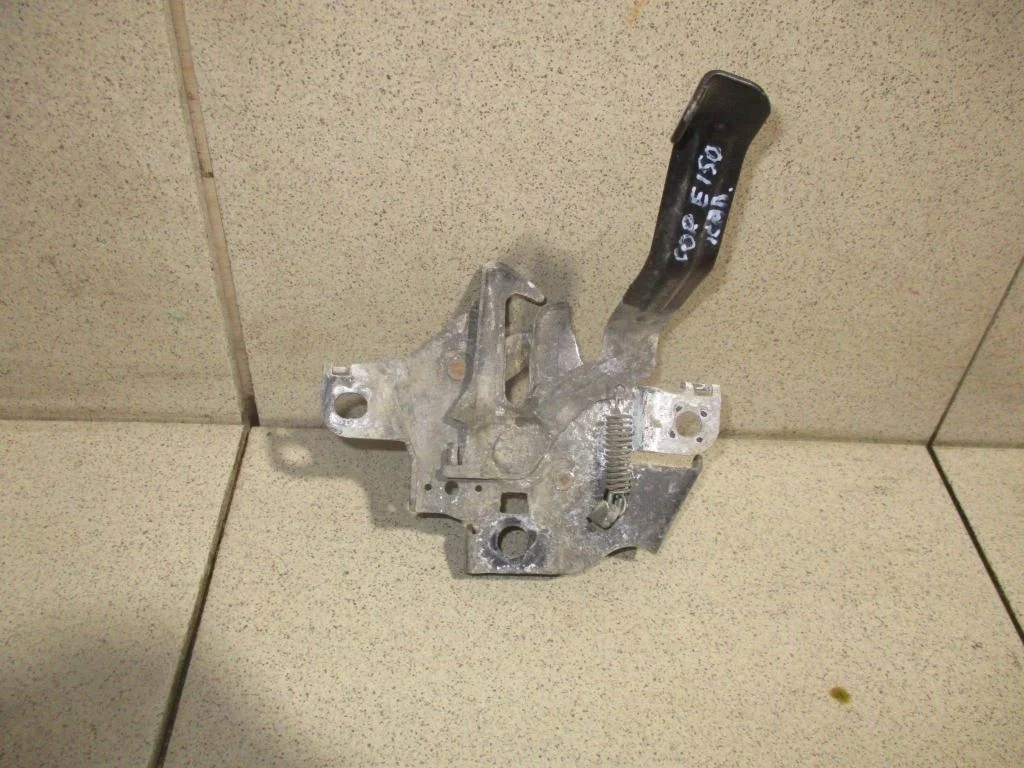 Замок капота Toyota Corolla (E150)
