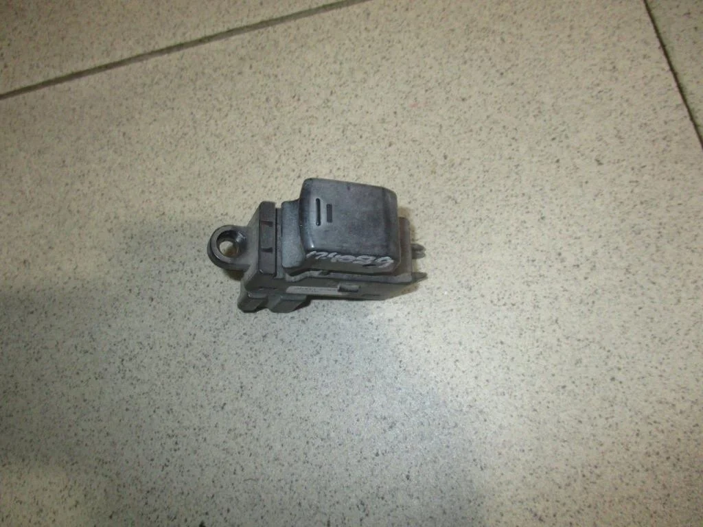 Кнопка стеклоподъемника Nissan Navara 2007 D40