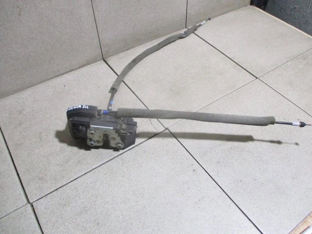 Замок двери задней левой Nissan Navara 2007 D40