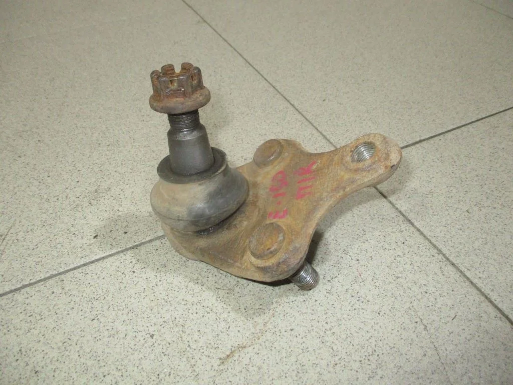 Опора шаровая нижняя Toyota Corolla E150