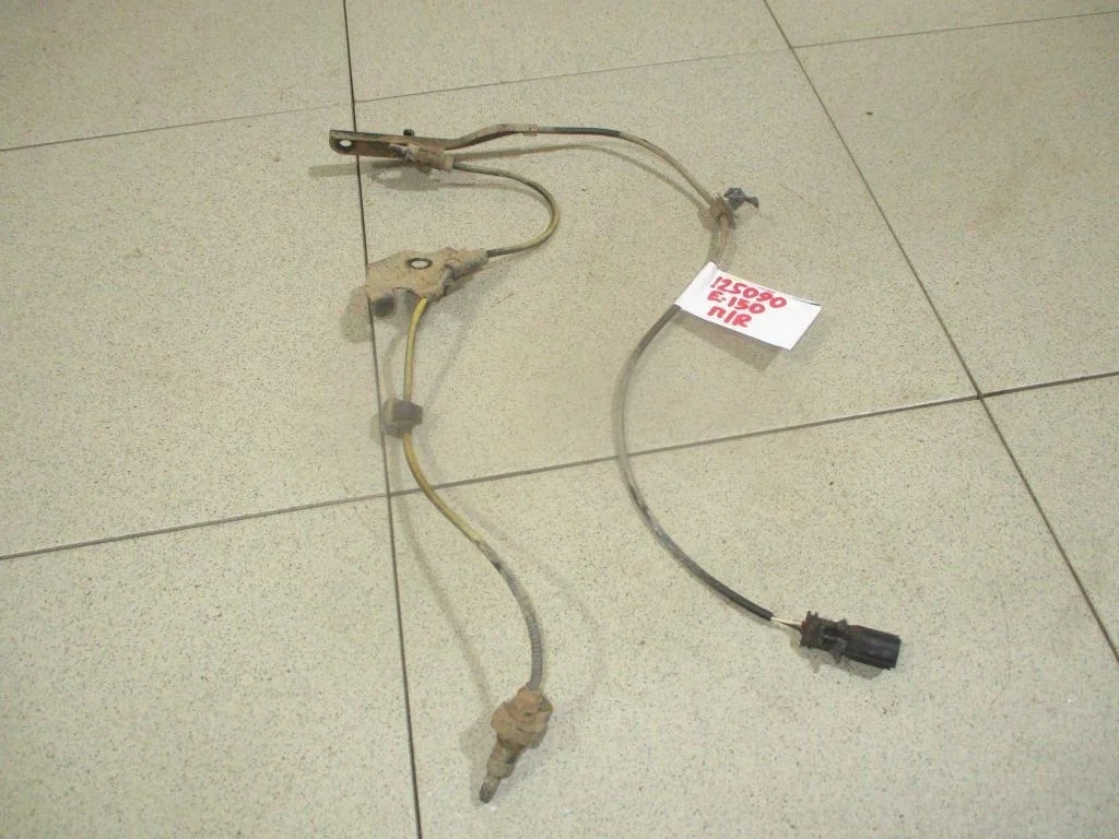 Датчик abs передний правый Toyota Corolla (E150)