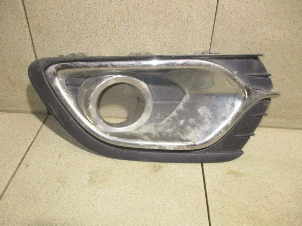 Решетка в бампер левая Renault Logan 2 L52