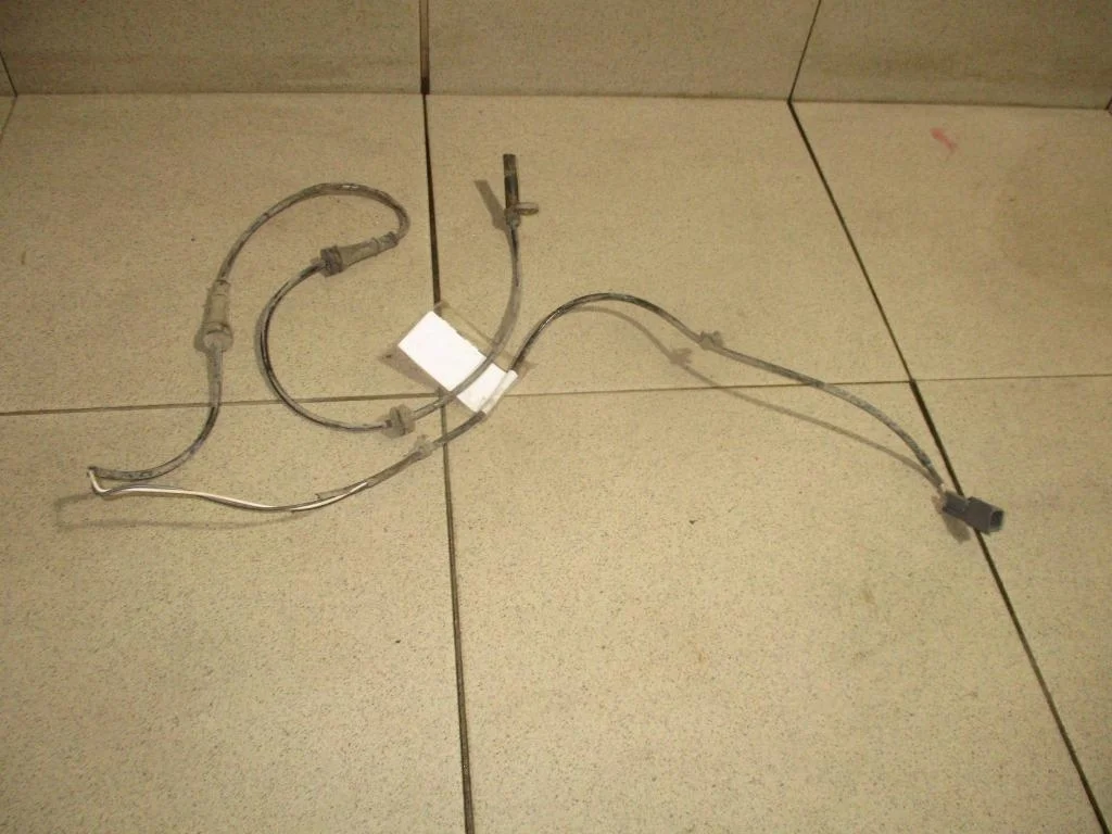 Датчик abs передний Nissan Juke F15