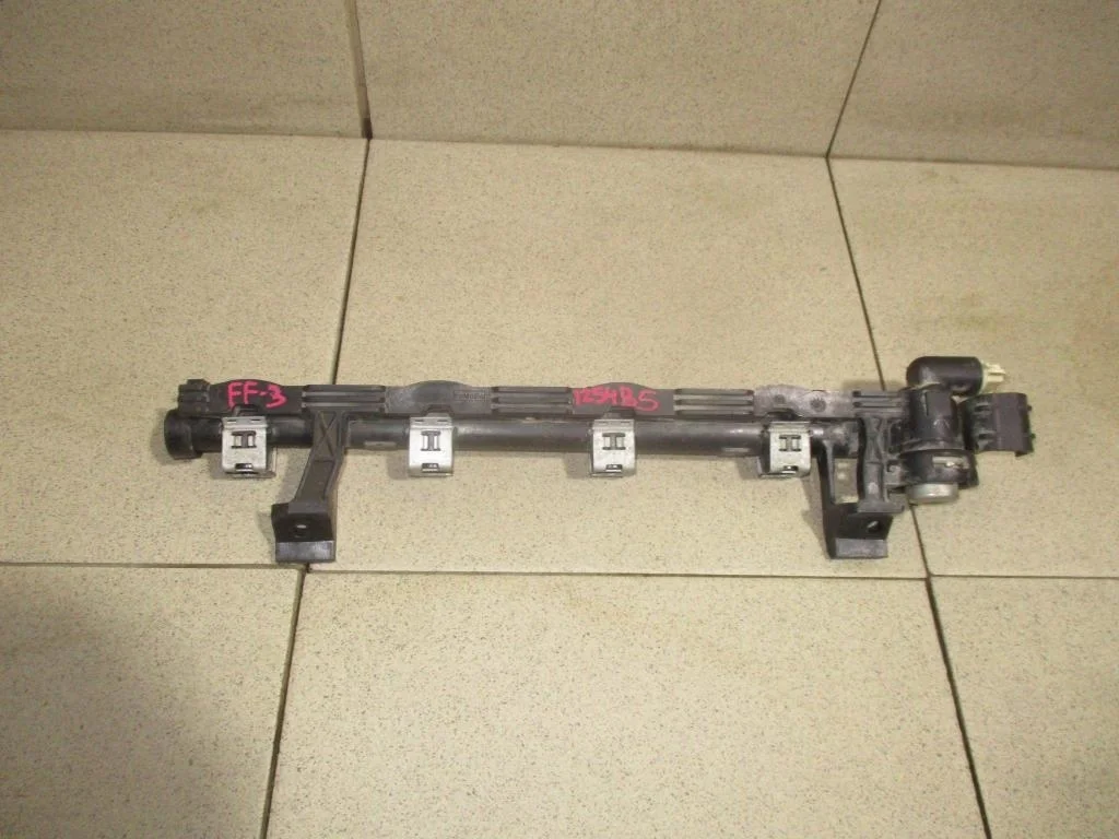 Рейка топливная (рампа) Ford Focus 3
