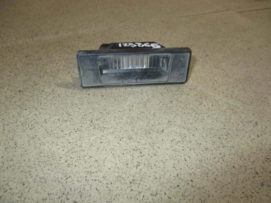 Фонарь подсветки номера Nissan Juke F15