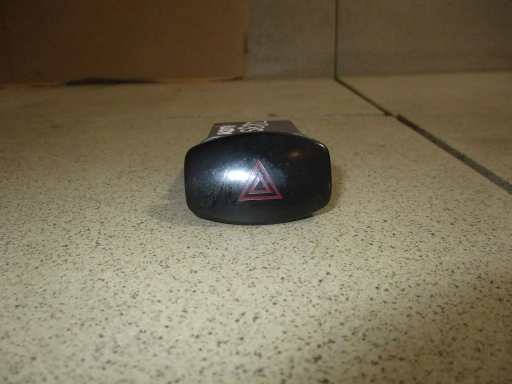 Кнопка аварийной сигнализации Chevrolet Lacetti J200