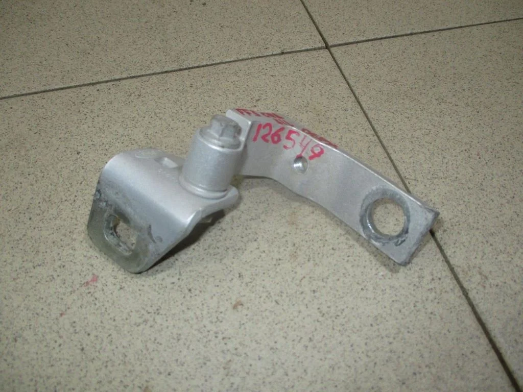 Петля двери задней левой верхняя Ford Focus 3