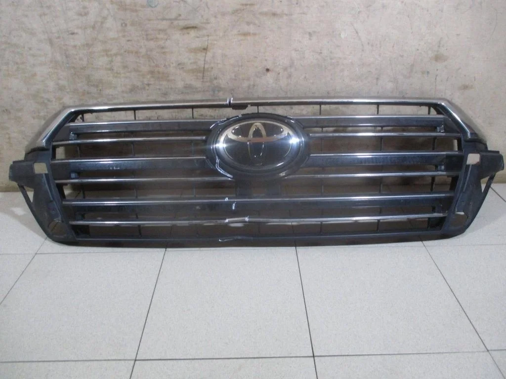 Решетка радиатора Toyota Land Cruiser 200