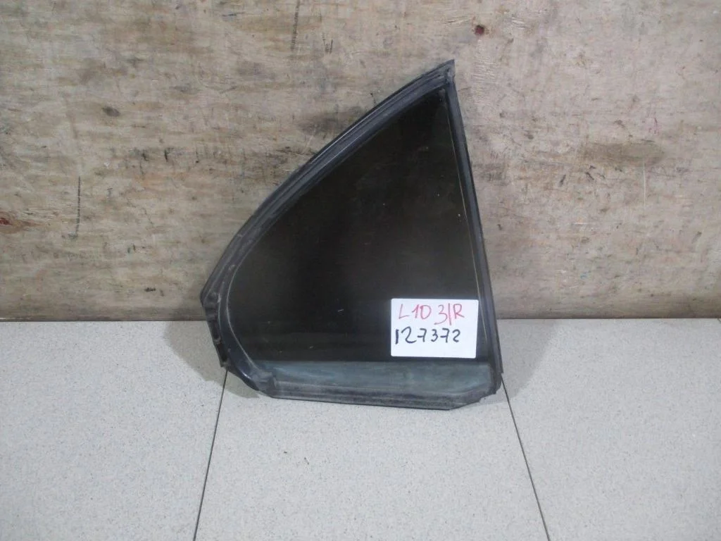 Стекло двери задней правой (форточка) Mitsubishi Lancer 10 (CY)
