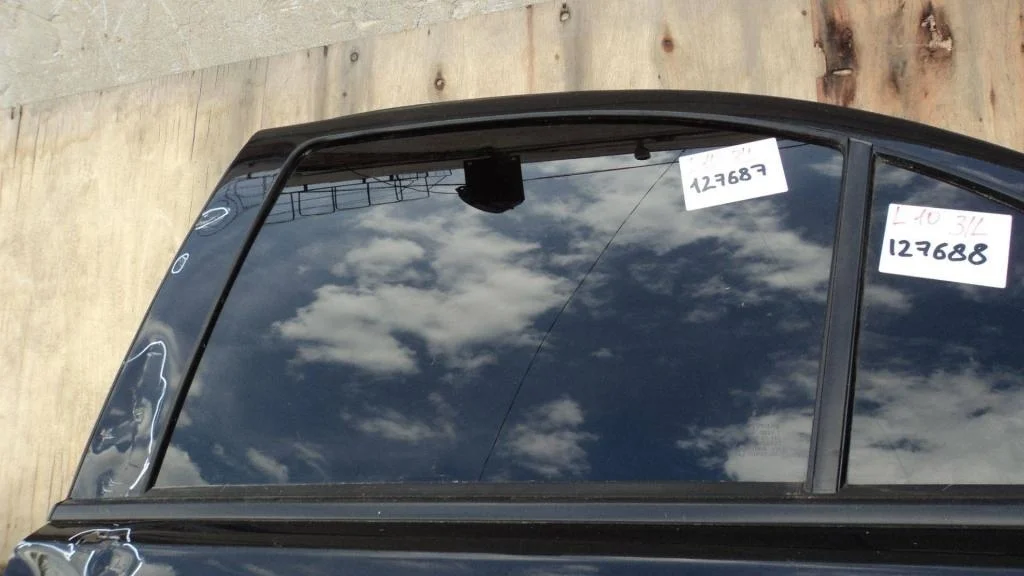 Стекло двери задней левой Mitsubishi Lancer 10 CY