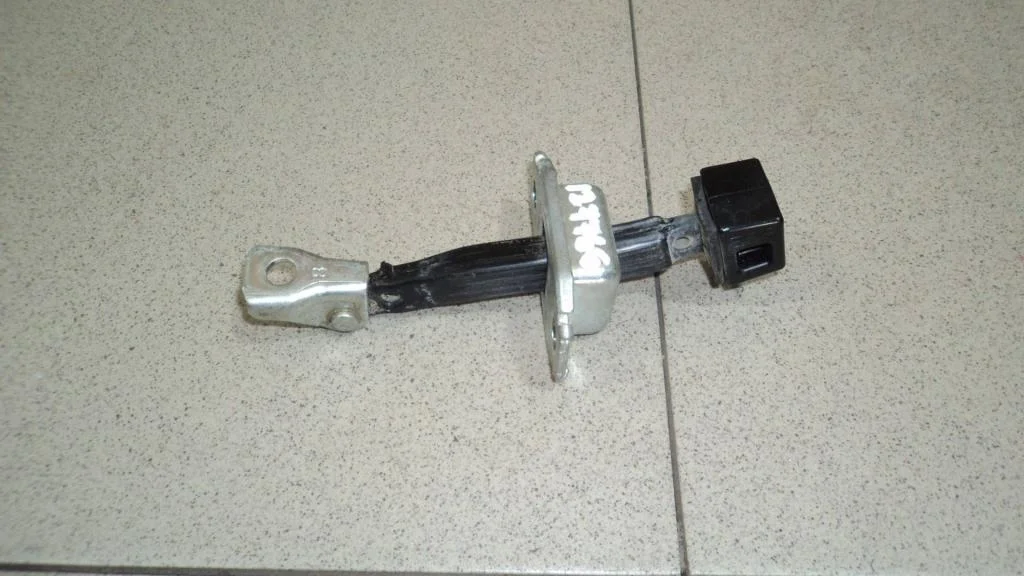 Ограничитель двери Mitsubishi Lancer 10 CY