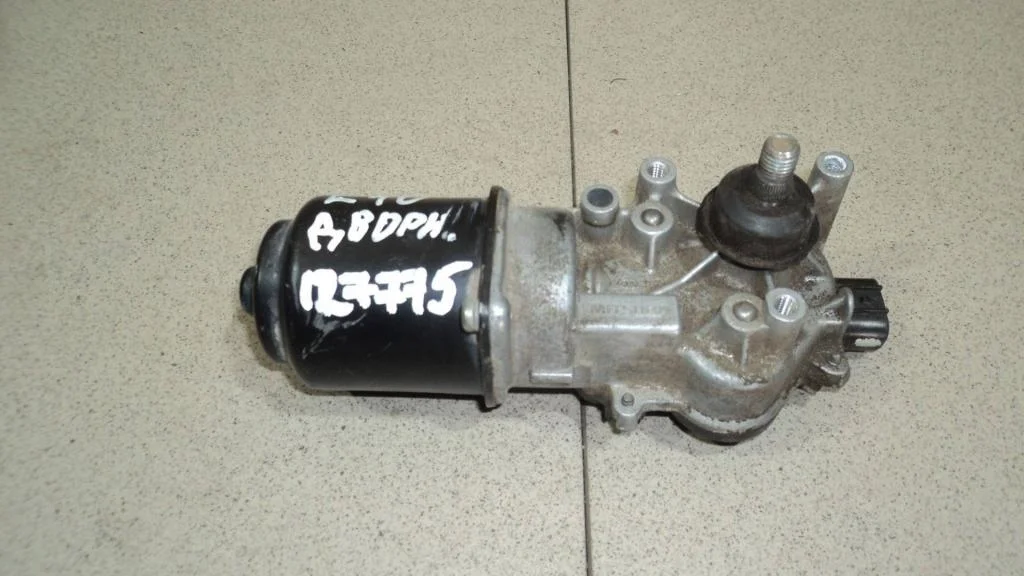 Моторчик стеклоочистителя передний Mitsubishi Lancer 10 CY