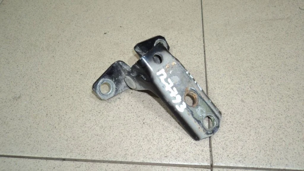 Петля двери передней Mitsubishi Lancer 10 (CY)