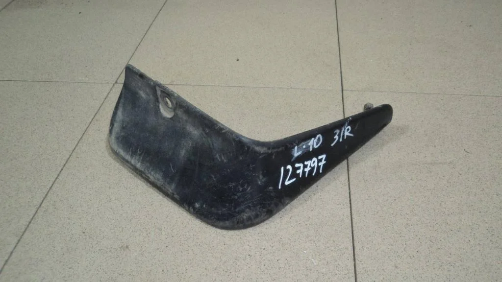 Брызговик задний правый Mitsubishi Lancer 10 (CY)
