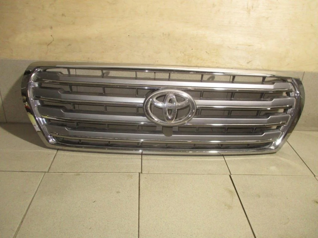 Решетка радиатора Toyota Land Cruiser 200