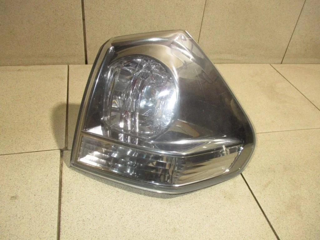 Фонарь задний наружный правый Lexus RX350 XU30