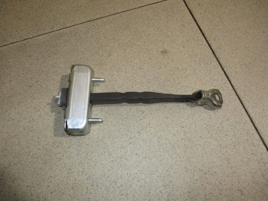 Ограничитель двери Toyota Camry (XV70)