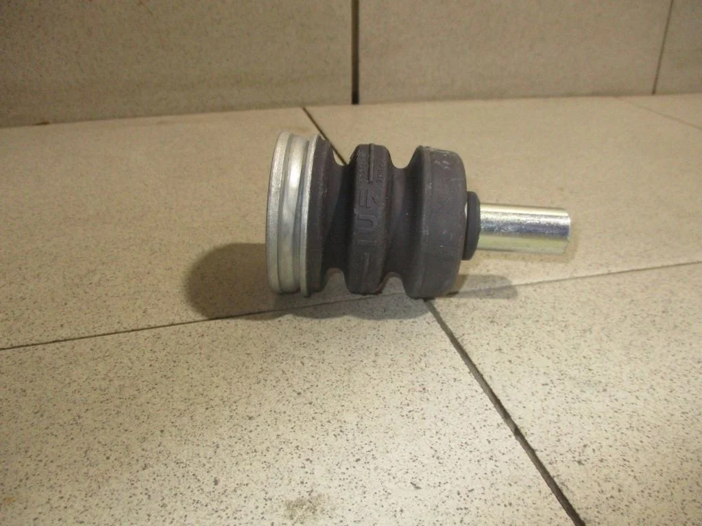 Опора кузова Toyota Land Cruiser J200