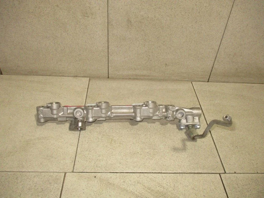 Рейка топливная (рампа) Lexus IS (XE20)