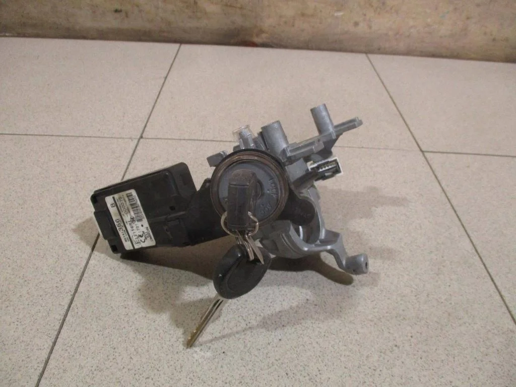 Замок зажигания Mitsubishi Lancer CY