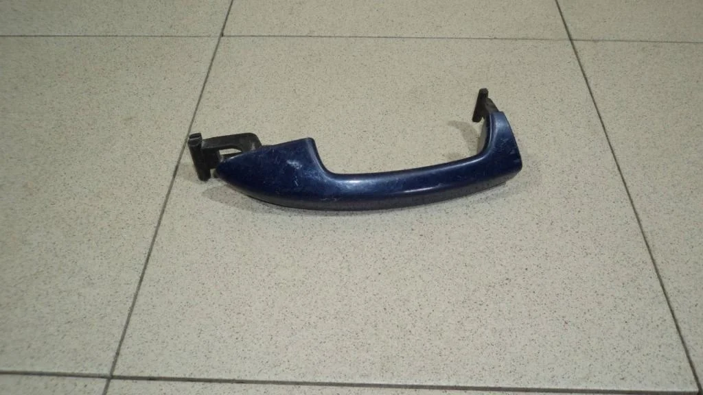Ручка двери наружная левая Volkswagen Passat 2008 (B6)