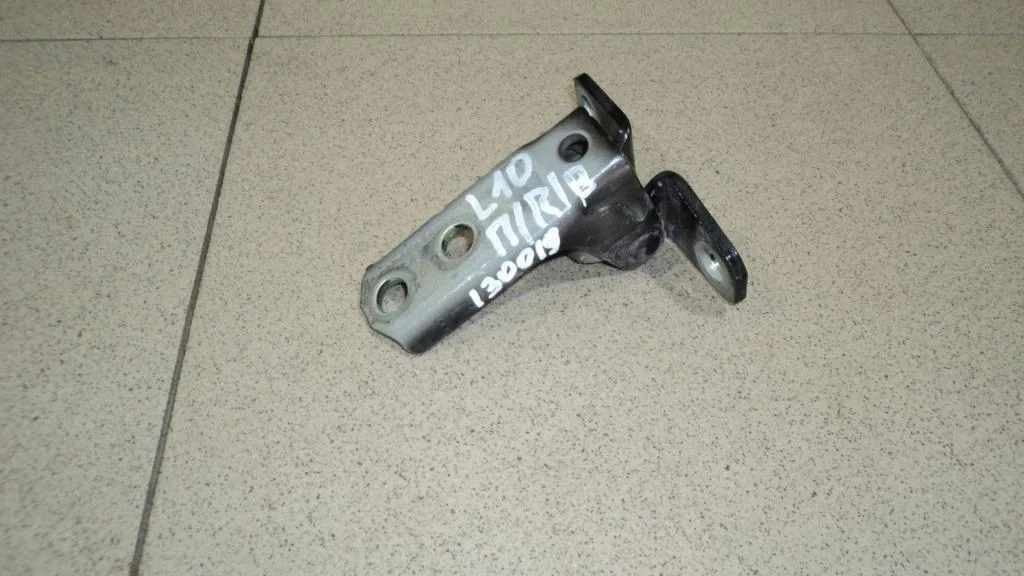 Петля двери передней Mitsubishi Lancer 10 (CY)