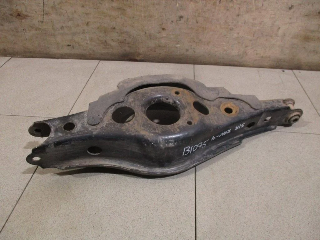 Рычаг задний поперечный правый Toyota RAV4 A40