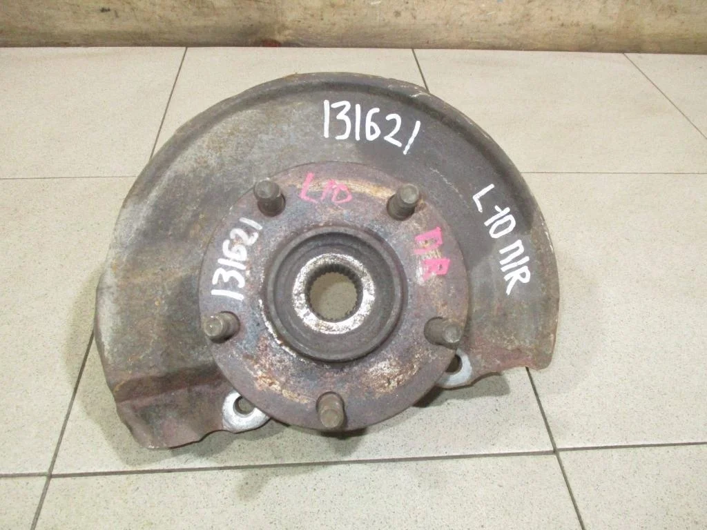 Кулак поворотный передний правый Mitsubishi Lancer 10 (CY)