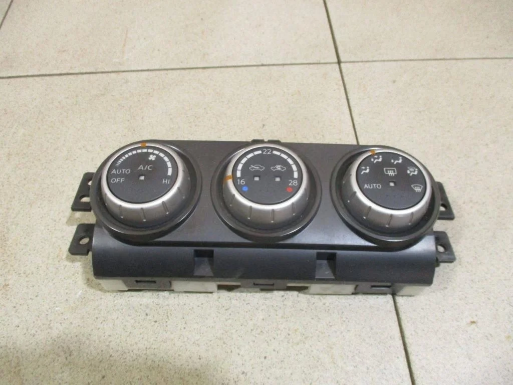Блок управления климатической установкой Nissan X-Trail (T31)
