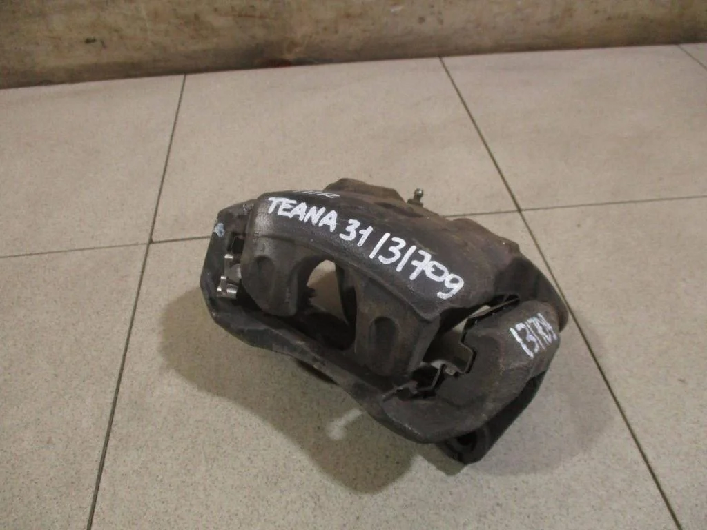Суппорт передний правый Nissan Teana 2006 J31