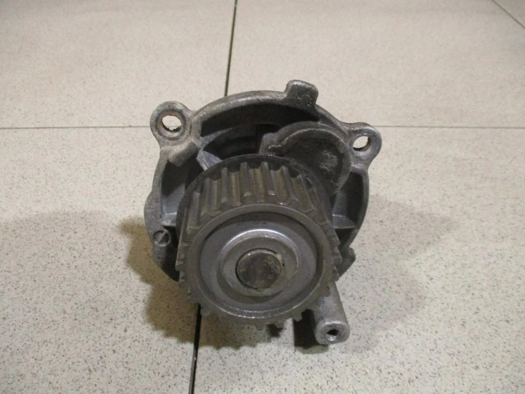 Насос водяной (помпа) Volkswagen Golf 4