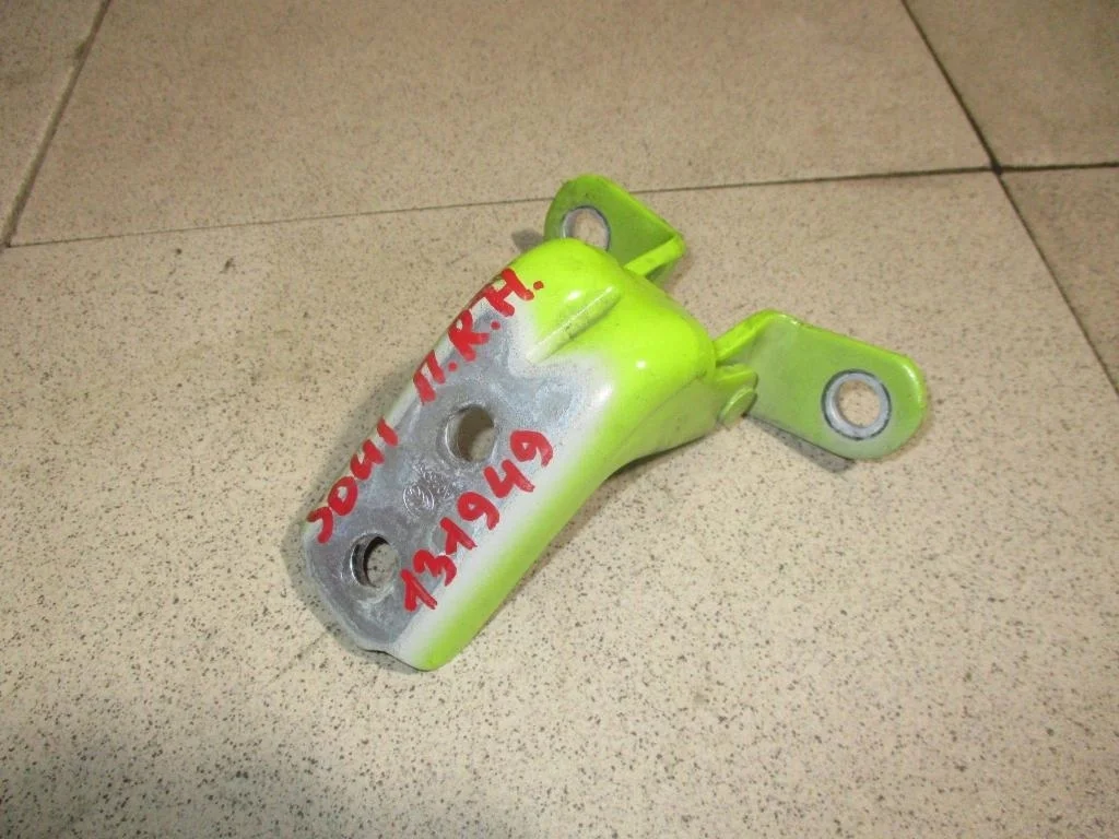 Петля двери передней правой нижняя Kia Soul 3 2020 SK3