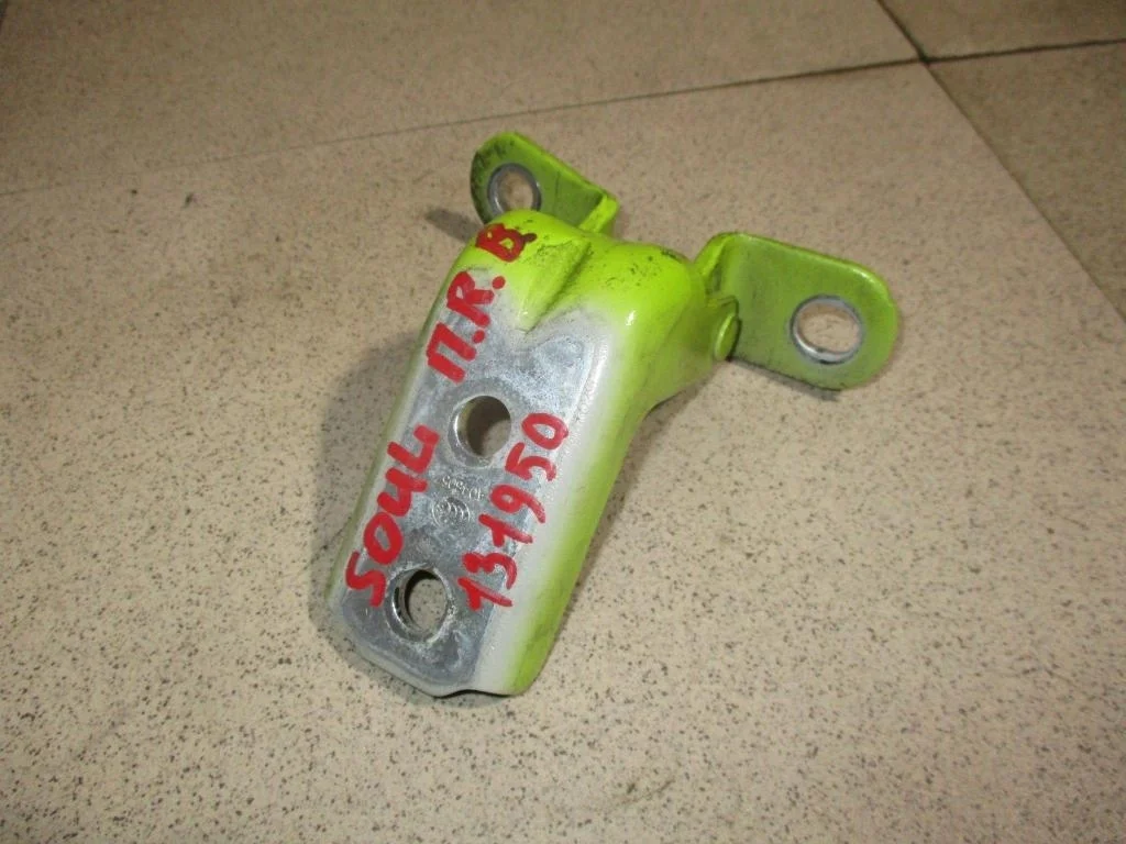 Петля двери передней правой верхняя Kia Soul 3 2020 SK3