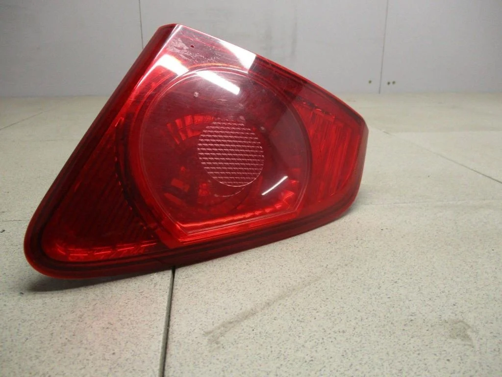 Фонарь задний внутренний левый Toyota Corolla (E150)