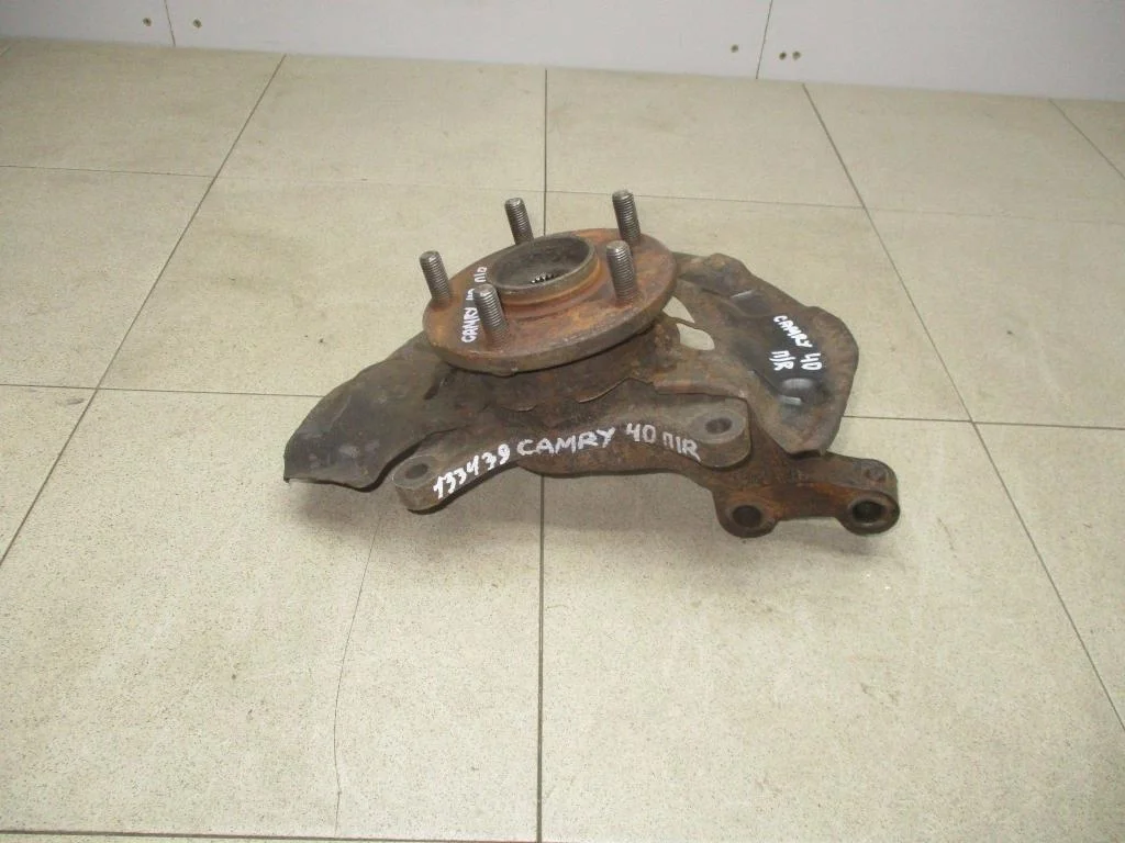 Кулак поворотный передний правый Toyota Camry (XV40)