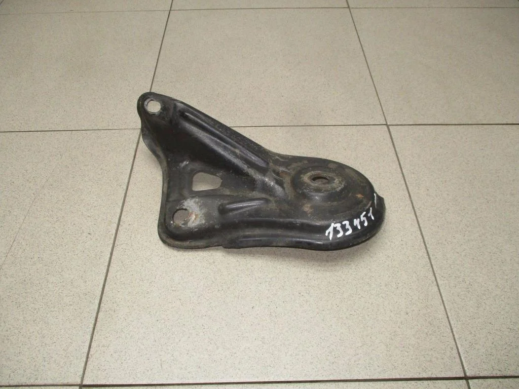 Кронштейн передней балки Toyota Camry 2008 (XV40)