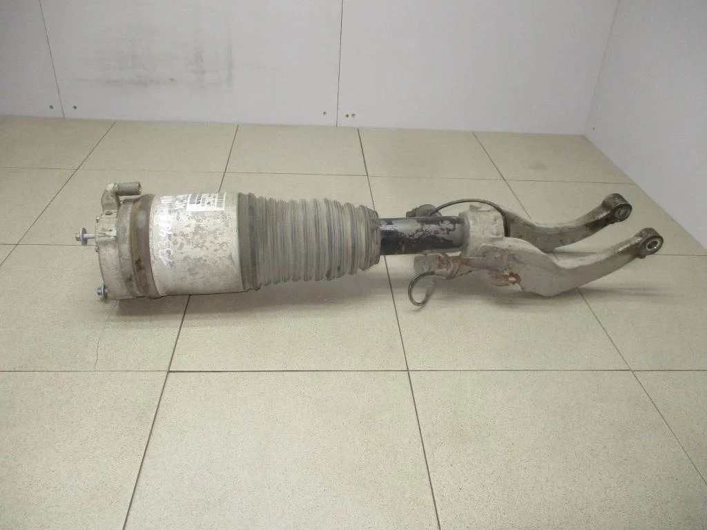 Амортизатор передний правый Volvo XC90 2 2015