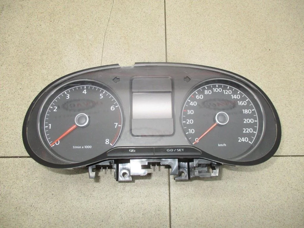 Панель приборов Volkswagen Polo 5