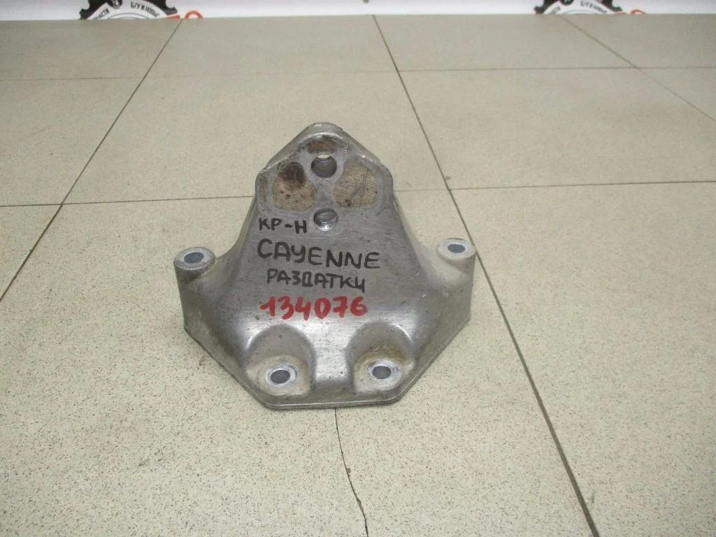 Кронштейн опоры кпп Porsche Cayenne 1 955, 957