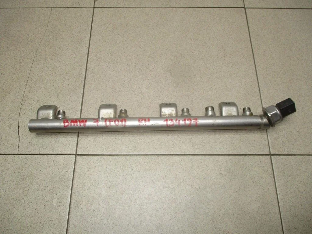 Рейка топливная (рампа) BMW 7-Series (F01/F02/F03/F04)