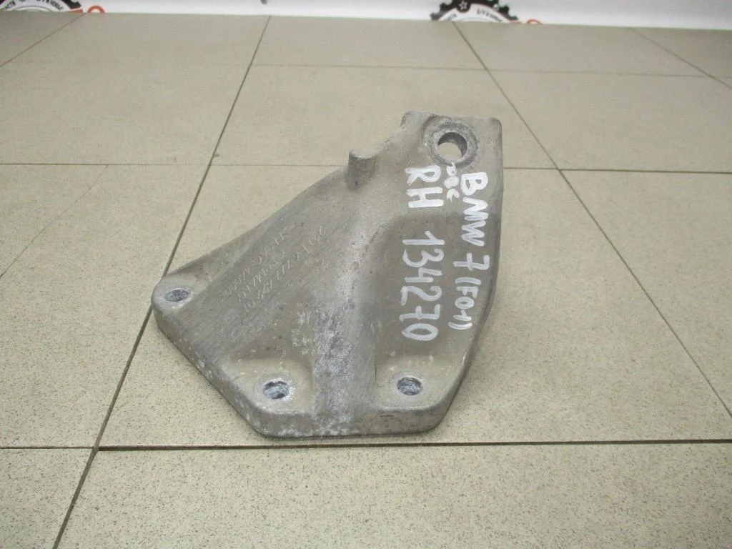 Кронштейн двигателя правый BMW 7-Series F01, F02, F03, F04