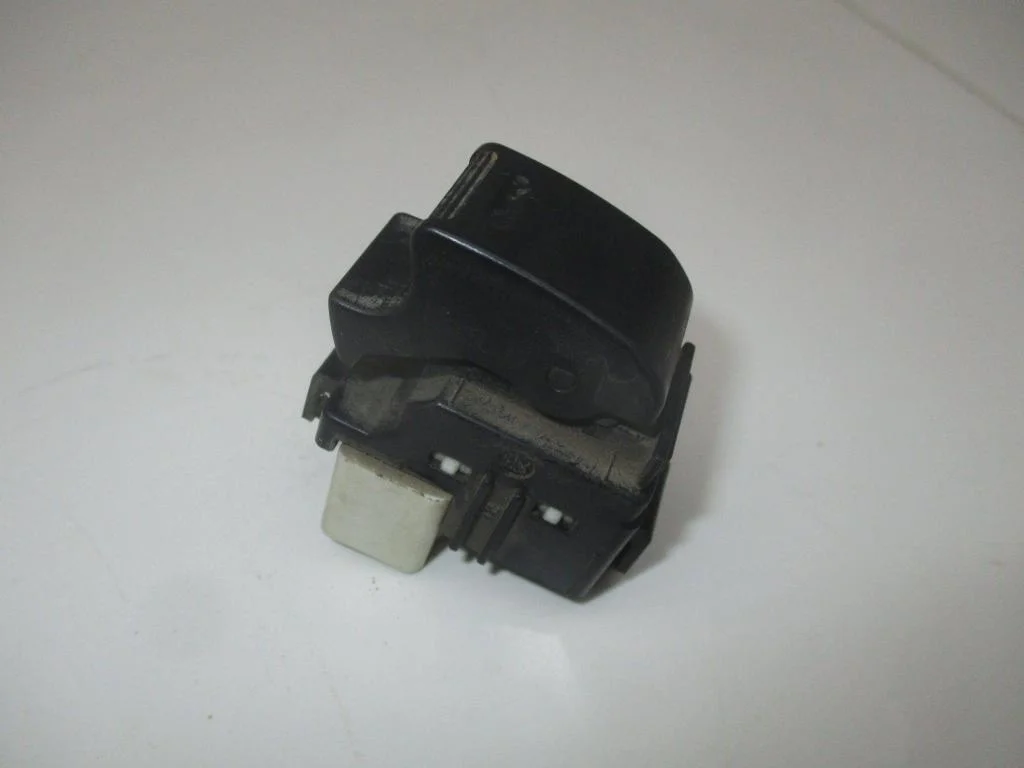 Кнопка стеклоподъемника Toyota Camry 2003 (XV30)