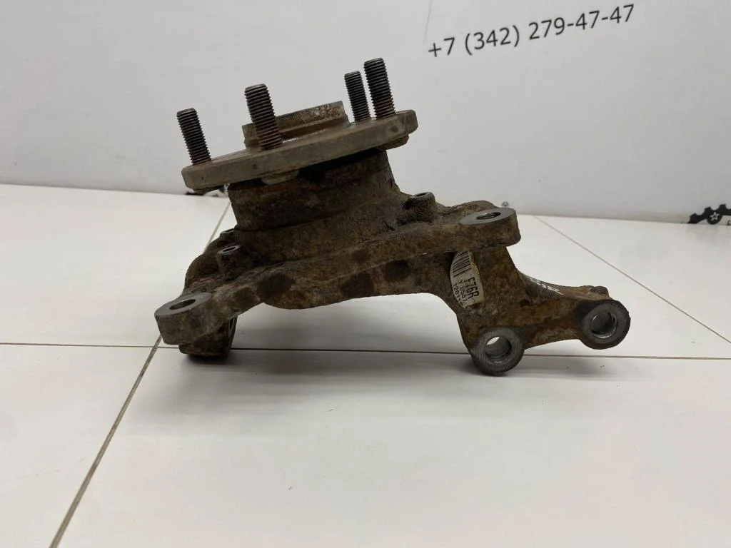 Кулак поворотный передний правый Toyota Camry 2012 (XV50)