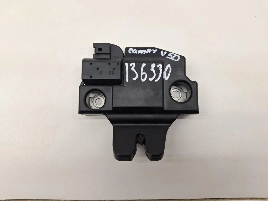 Замок багажника Toyota Camry 2012 (XV50)