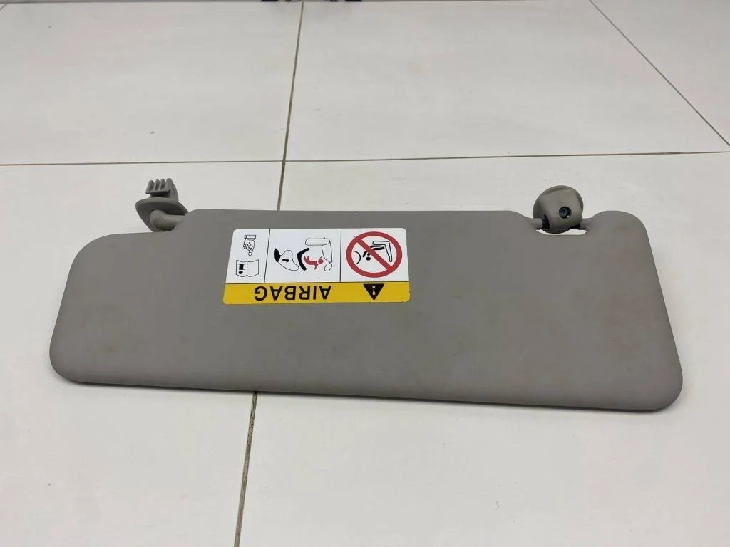 Козырек солнцезащитный правый Renault Logan Stepway 2 2020 L52