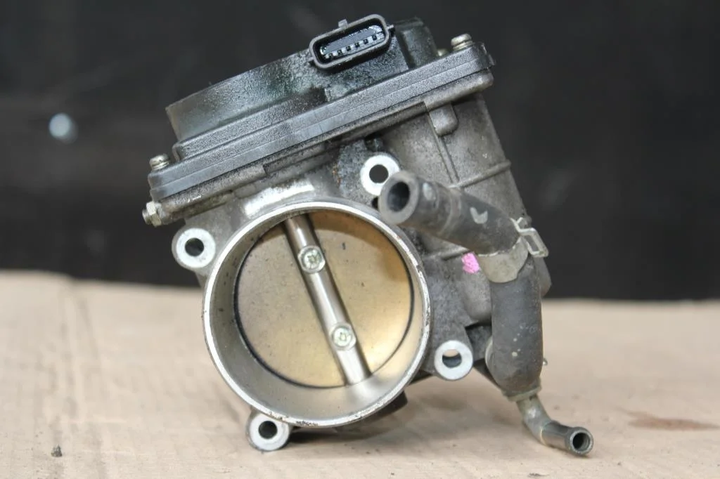 Б.у. дроссельная заслонка NISSAN JUKE F15E NISSAN JUKE F15E