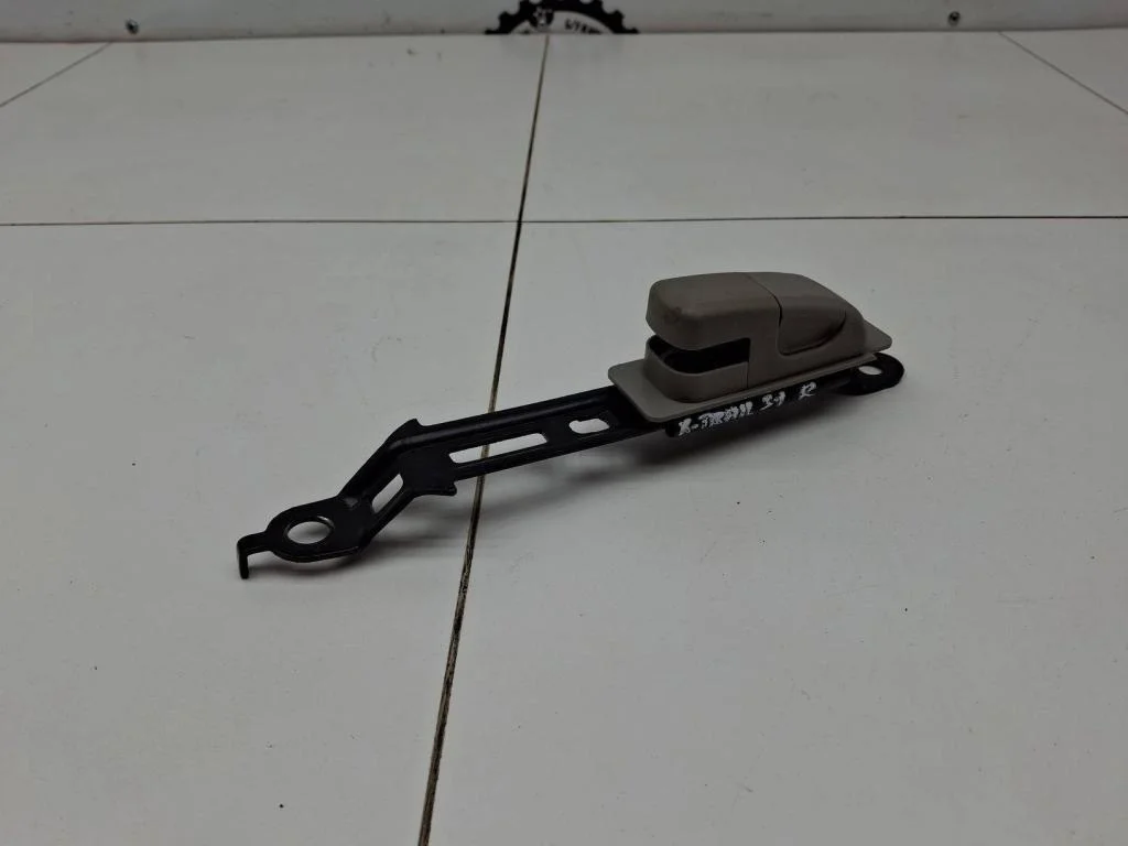 Механизм регулировки ремня безопасности Nissan X-Trail 2008 T31